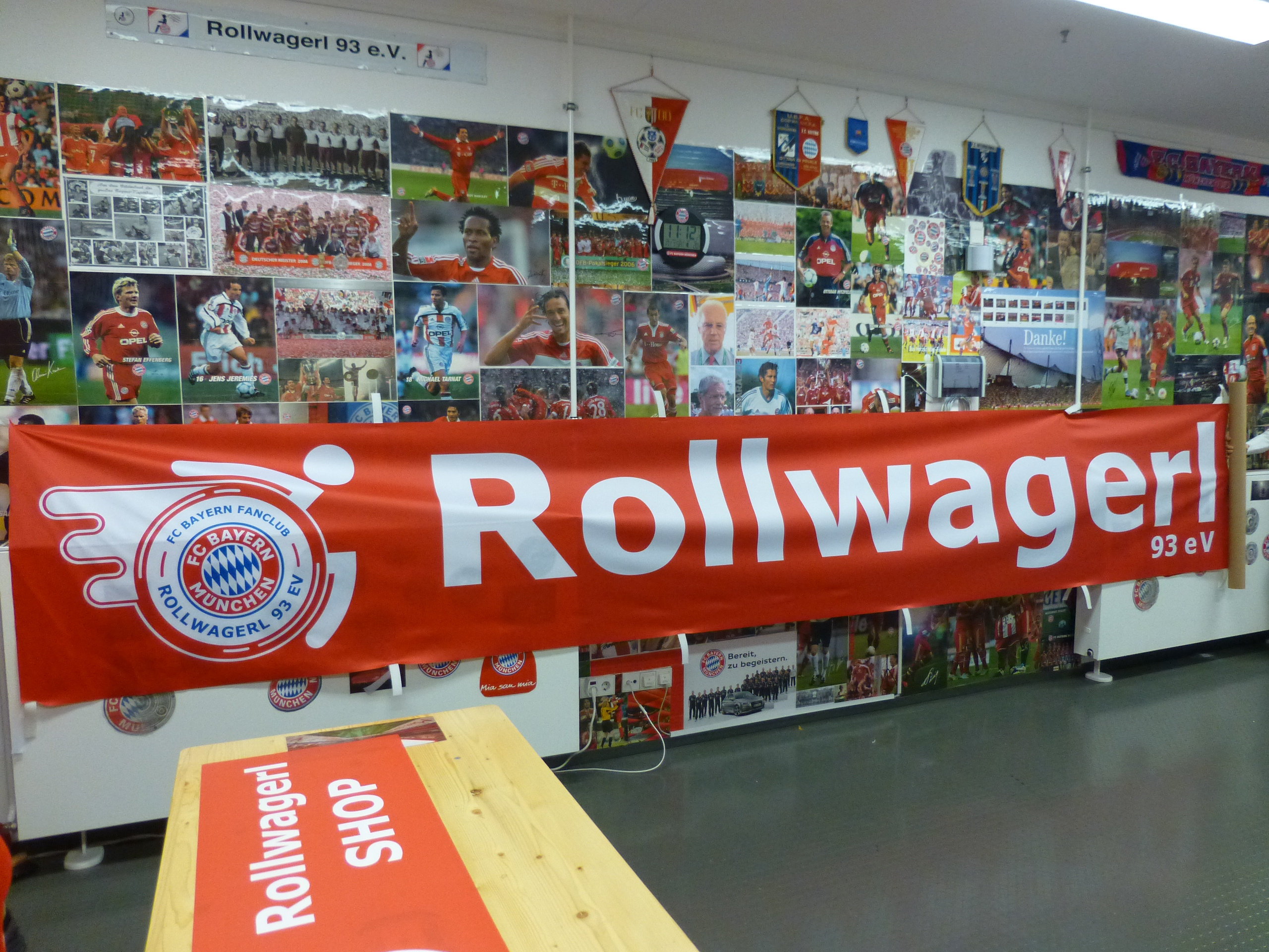 Banner mit Logo und Schriftzug Rollwagerl 93 eV