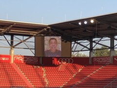 Giovanne Elber auf der Videoleinwand im Stadion