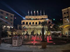 Der Innenhof vom Hotel Colosseo bei Nacht