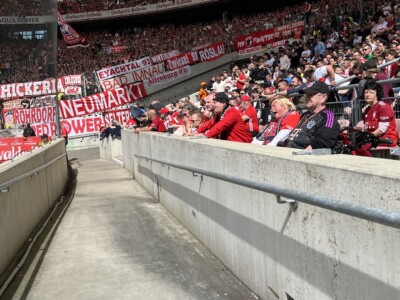 Die Fan-Kurve des FC Bayern München im Stadion des VfB Stuttgart